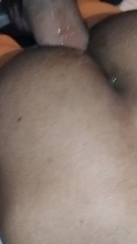Frapper bien pour rendre les fesses moues