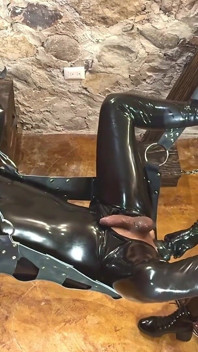 Intenzivní pegging s obrovským robertkem - Alex Latex