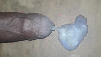 Power dick: 大きな黒いチンポに精液でいっぱい