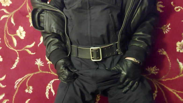 KinkySirius: Dva policisté sehráli hru na hrdiny zatýkání, nadvlády, odlivu lidu