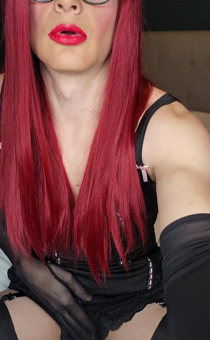 JessicaXD: Je m'enfile mon fétiche du nylon - sous ma robe, je...