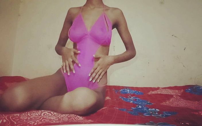 Truefuker: Seksi süper ateşli tina yenge erkek arkadaşına göğüslerini emdirdi ve...