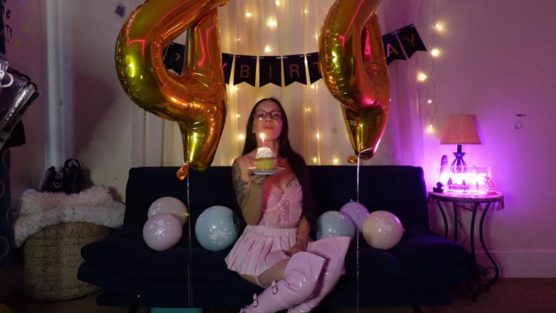 Raven Willow: Candlelight &amp; Cupcake Cravings