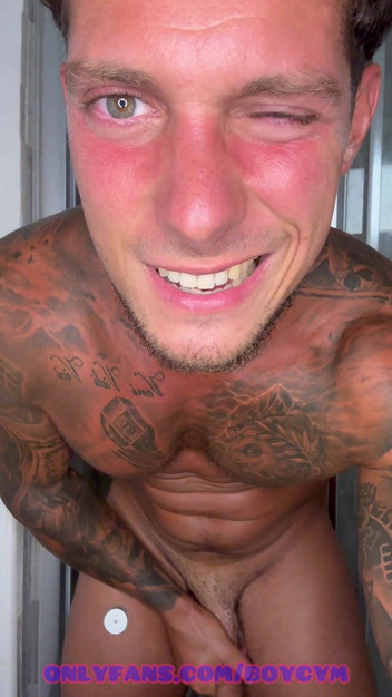 BoyGym: Hunk gespierde spelen met mijn dikke pik, beroemd onlyfans-model
