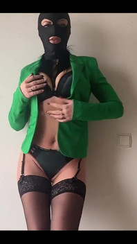 Milfycalla era una secretaria trabajadora en una Gran Corporación