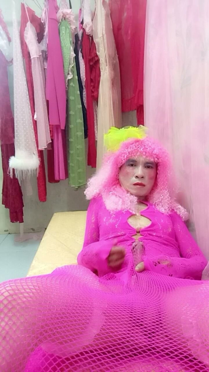 nguyen dang thien tri: Oanh Le Transgender Wearing a Sexy Dress to Take a...