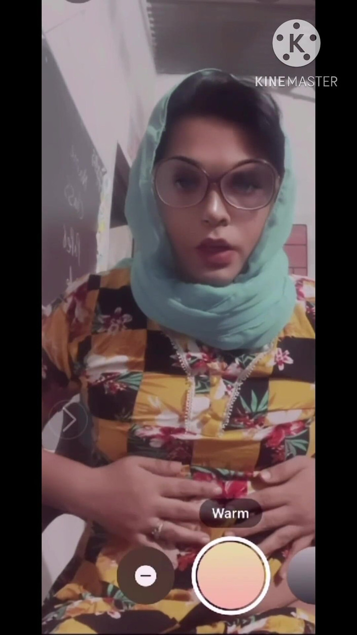 Apple00001: Moins de conversation hétéro, plus de baise trans