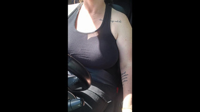 Priscila: 継母がアプリドライバーとして初めて働く日です。どう思いますか。