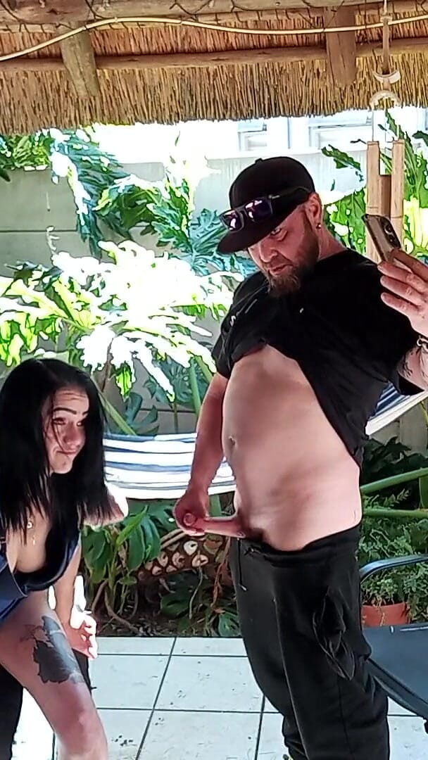 Bigjoefuckalott: 主婦が二つのペニスを楽しむ
