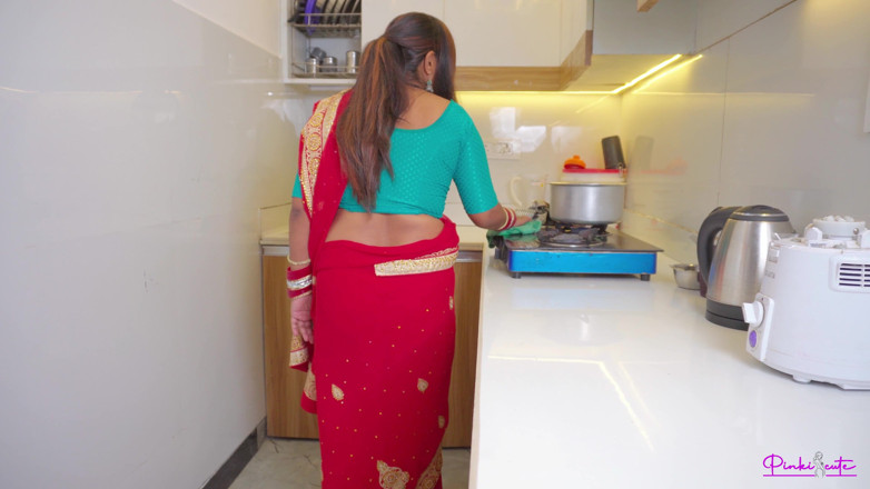 pinki_cute: Po Suhagrat - Świeżo poślubiony Pinki Bhabhi Stripping Saree w łazience, Ona Fucked...