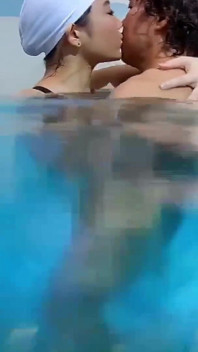 水着モデルに完全に夢中