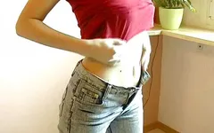 Îmi dezbrac fundul mare din blugi