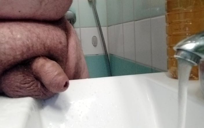 Big Pisser: Superchub Master spălate pula necircumcisă și hidratantă în cazul în care cu Tallow,...