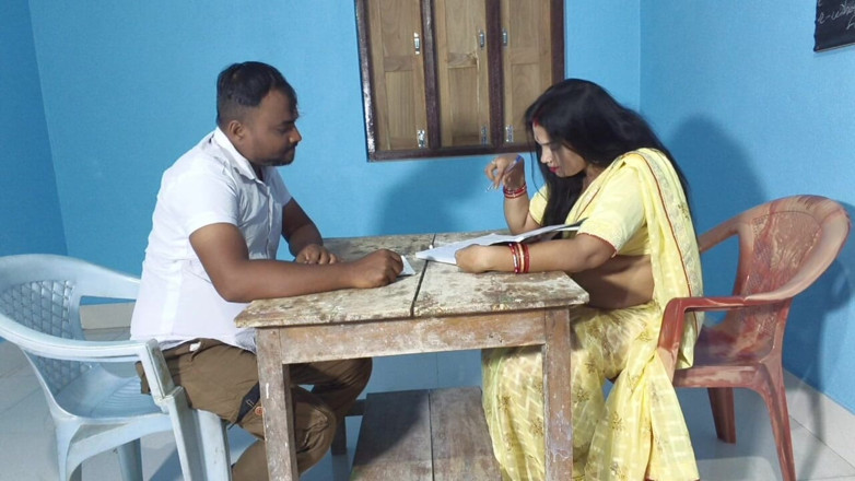 Sona bhabhi: seksi angreji tichar maidam klas room men apne chhaatr ke...