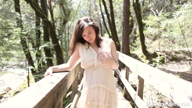 Horny Hairy Girls: Muy embarazada Paris Lincoln se masturba al aire libre
