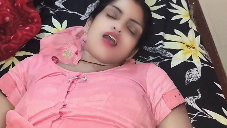 Janvibhabhii: 18 岁的印度女孩重口味性高潮性爱