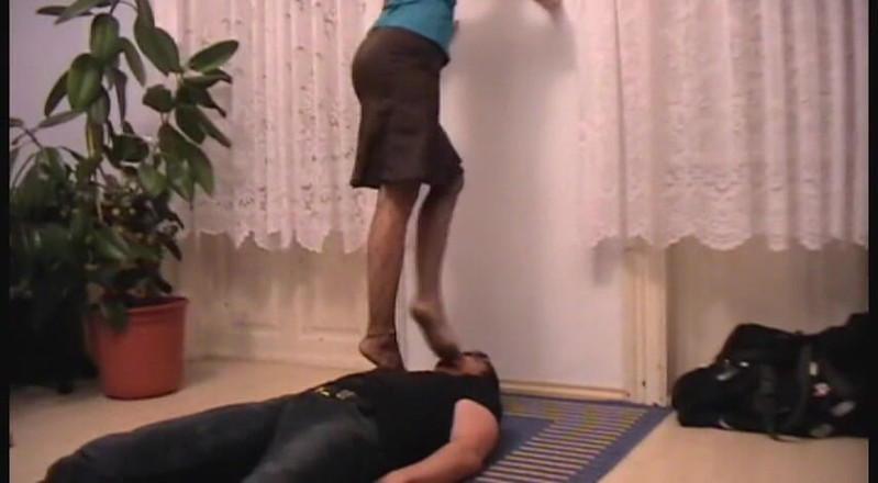 Femdom Austria: Stomping pentru sclav