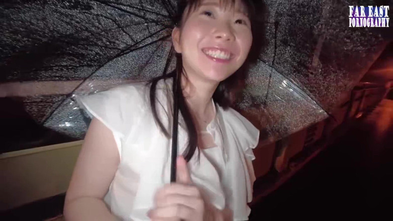 Far East pornography: Parní T Back procházka s poprvé venkovní broskev, která řídí nonstop...