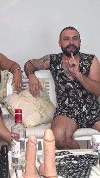 Fucks casting : blonde et brune en couple en échange de prostitution