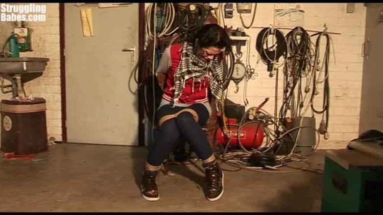 Submissed: Steffi legata alla sedia e scopata con le palle