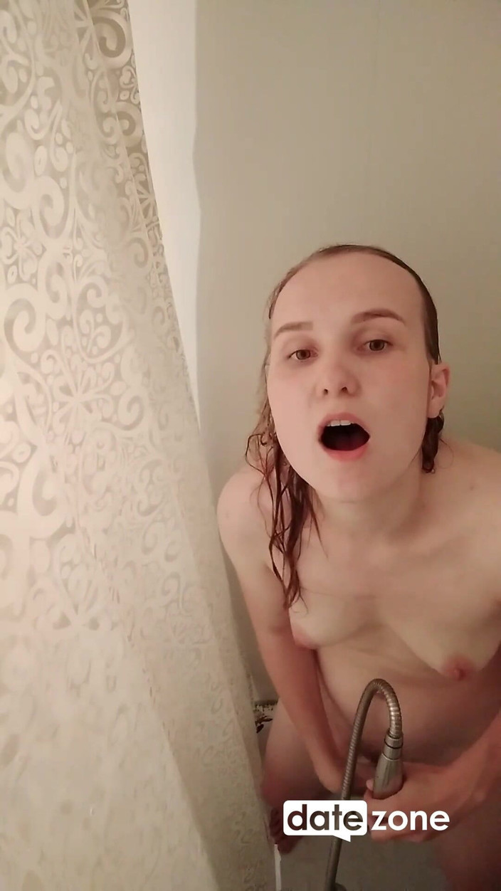 Datezone: 핫한 샤워하는 젖은 십대