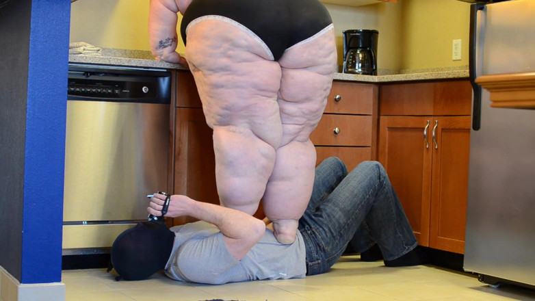 Full Weight Productions: Savannah se balance et piétine en POV