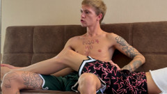 Ethan Lestray: Fußfetisch Teil 1 Twink Leckt Die Füße Ihres Freundes Und Lutscht...