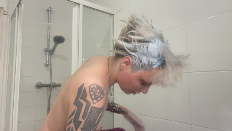Glitterqueen1999: Bleaching My Hair and Eyebrows