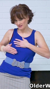 Euro MILF Alice Sharp Gets Undressed and Fingers Her Pink Hole