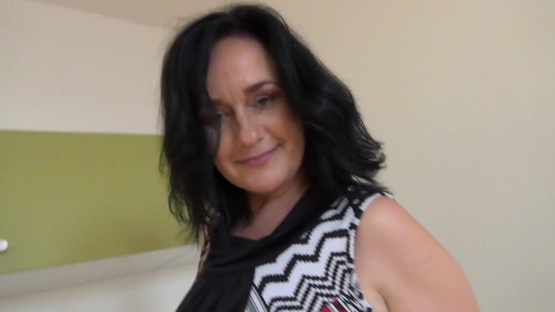 All Those Girlfriends: Czech mature slut Ria Black masturbates on kitchen desk