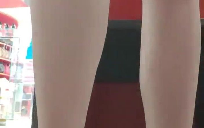 Nicoletta Embassi: Depois de um ótimo treino, sua meia-irmã experimenta sapatos em uma...