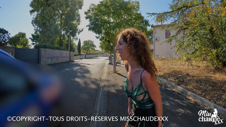 Misschaudexxx: Misschaudexxx Elektrikář mě zastaví uprostřed ulice a rozbije mě jako...