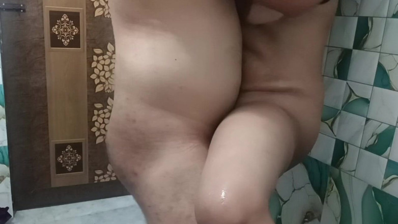 Level Salinity: Die Schwägerin aus Desi-Dorf hat guten Sex im Badezimmer
