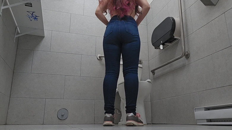 Nerdy_faery: Three Pees, Two Toilets