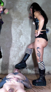 Double Goth Mistress Golder Prysznic i sikanie w ustach 4K Ft Mistress Poison3d Onirika Maz Chorobliwe