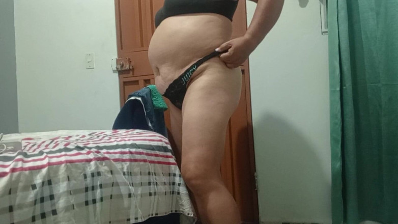 Sofixxx: Ich lade MILFs ein, die ich am Hotelpool getroffen habe,...