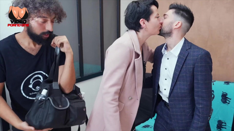 Video Porno One: MILF di 45 anni scopata da 2 cazzi giovani!