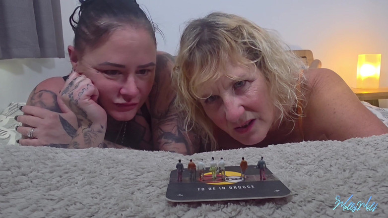 Molly MILF: 자이언트 몰리와 샤이엔은 작은 사람들과 놀고 있다.