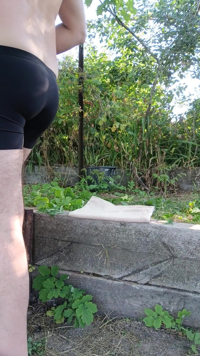Bob Vajra: Nuditate în grădină