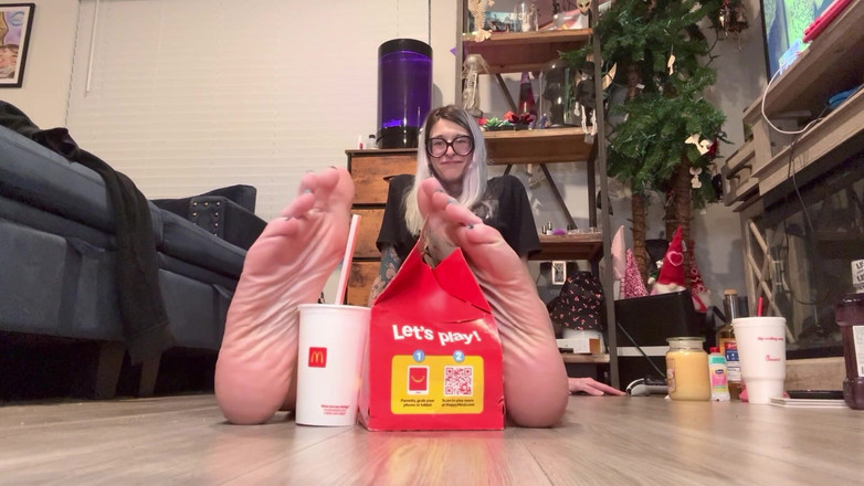 Peppermint Giantess: Dimensiunea 16 picioare în comparație cu obiecte de zi cu zi