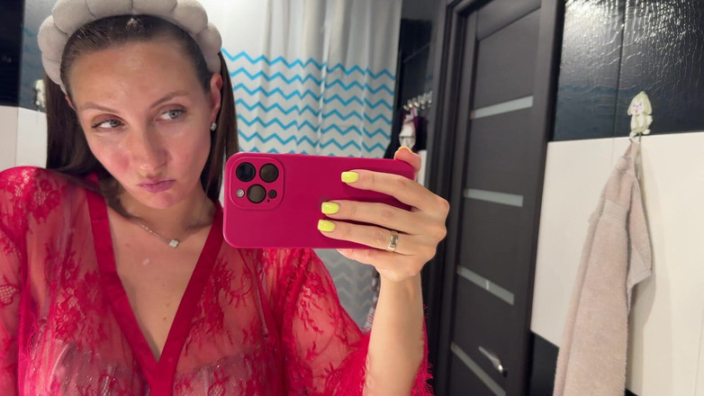 Hottie goddess: Ritualul scuipatului cu flegmă