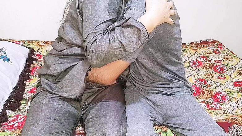 Pakistani CoupleX: Me follé a mi hermanastra india porque ella es audio...