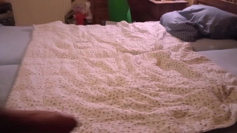 Mark Hannes: Мастурбация на кровати