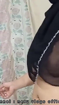 हॉट सौतेली मम्मी Sara हिजाब में सेक्सी डांस करती है भारतीय घर का बना वीडियो