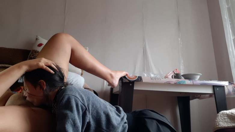 Lesbian-illusion: Я даю моей подруге массаж головы, пока она сосет, целует и лижет мою киску