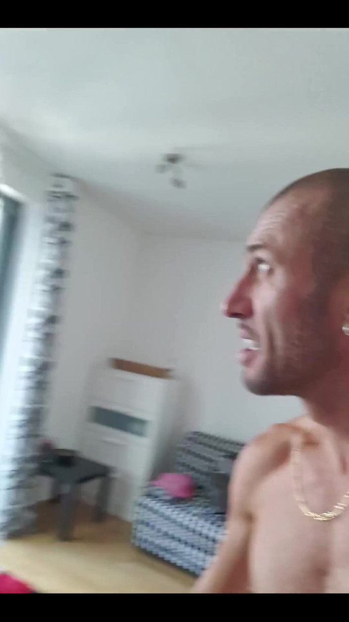 Boy jerking off: Domácí úklid