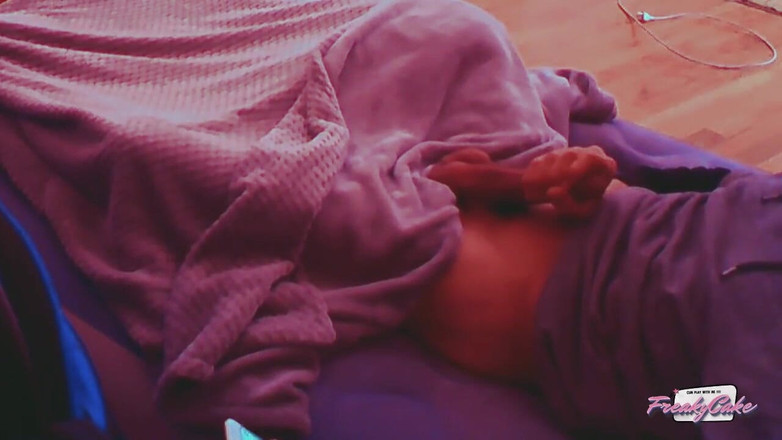 TattedBootyAb: 자위하다 적발된 십대