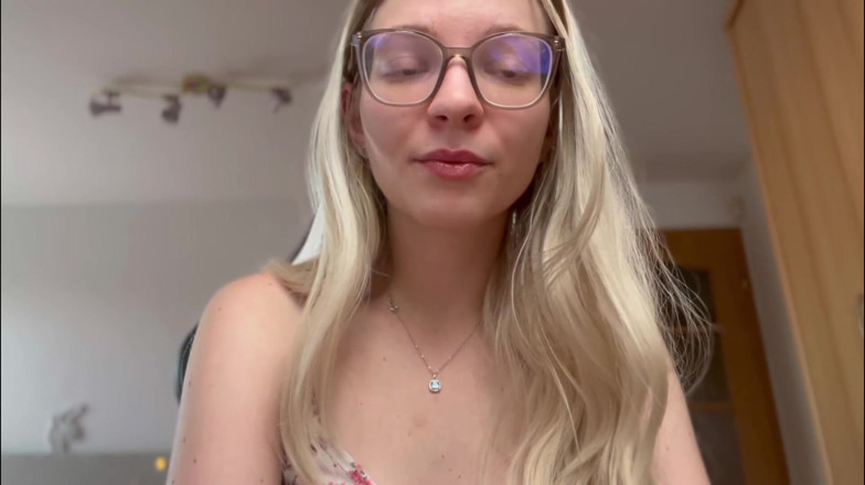 Goddess_Bella_Rae: Jsi neschopný paroháč Asmr Roleplay