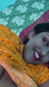 Une bhabhi du village se fait baiser par un étudiant dans sa chambre avec audio en bengali