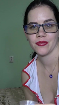 Dr. Anna te deja donar esperma y humilla tu polla